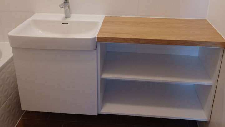 Matt fehér fürdőszoba