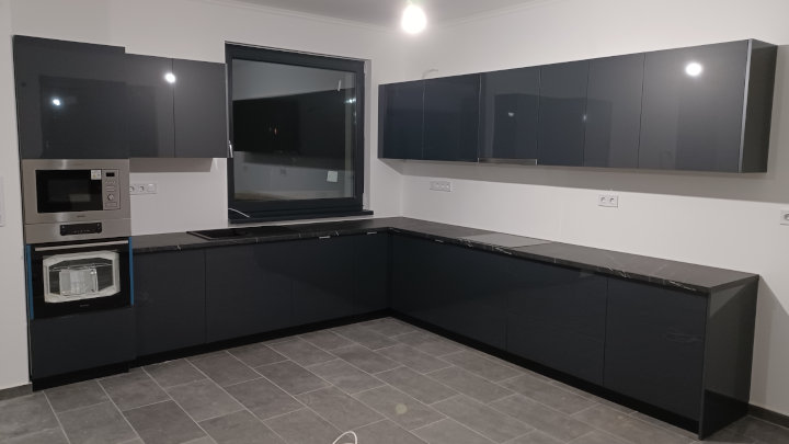 Antracit szürke minimál