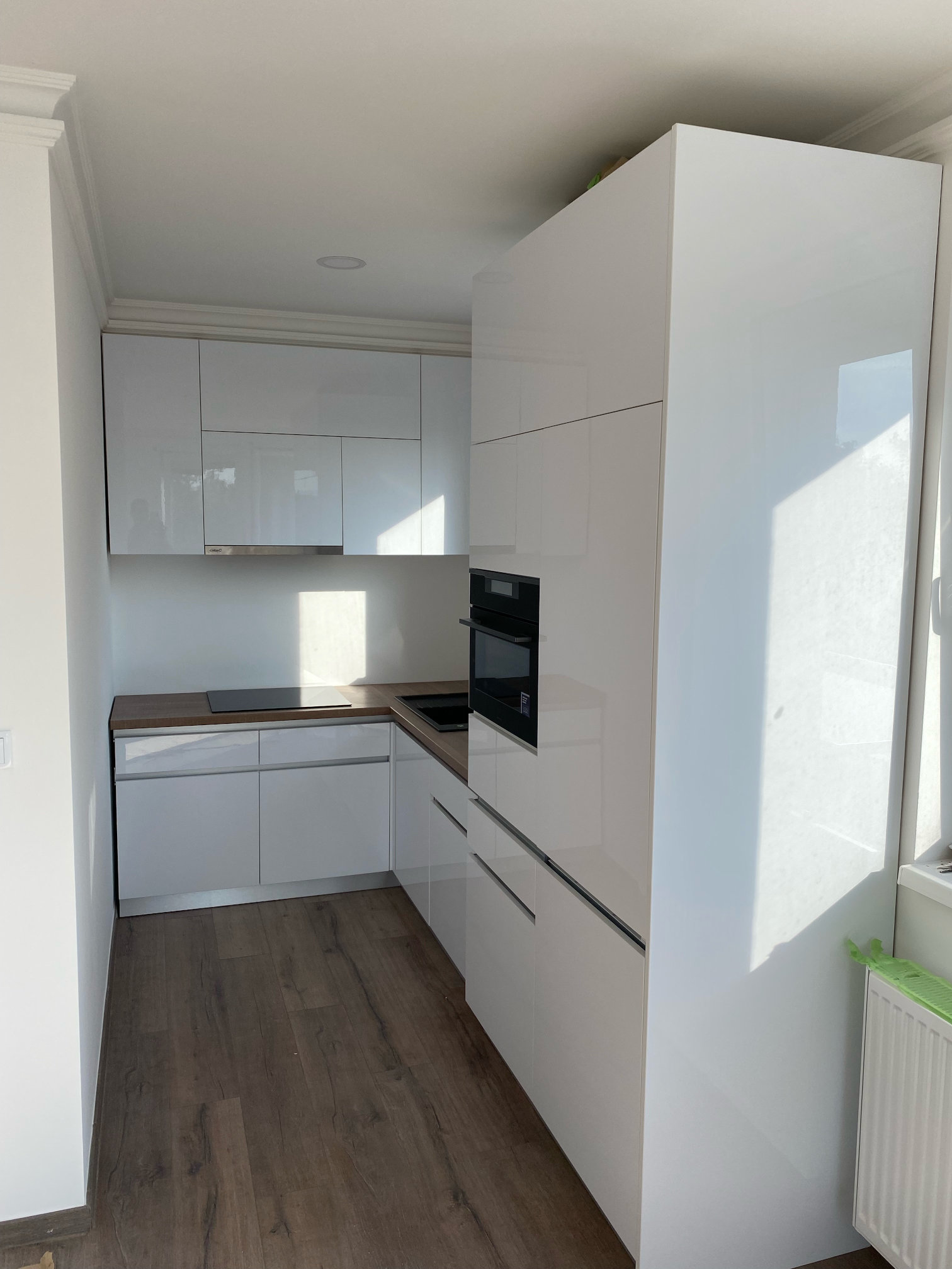 Magasfényű fehér golával