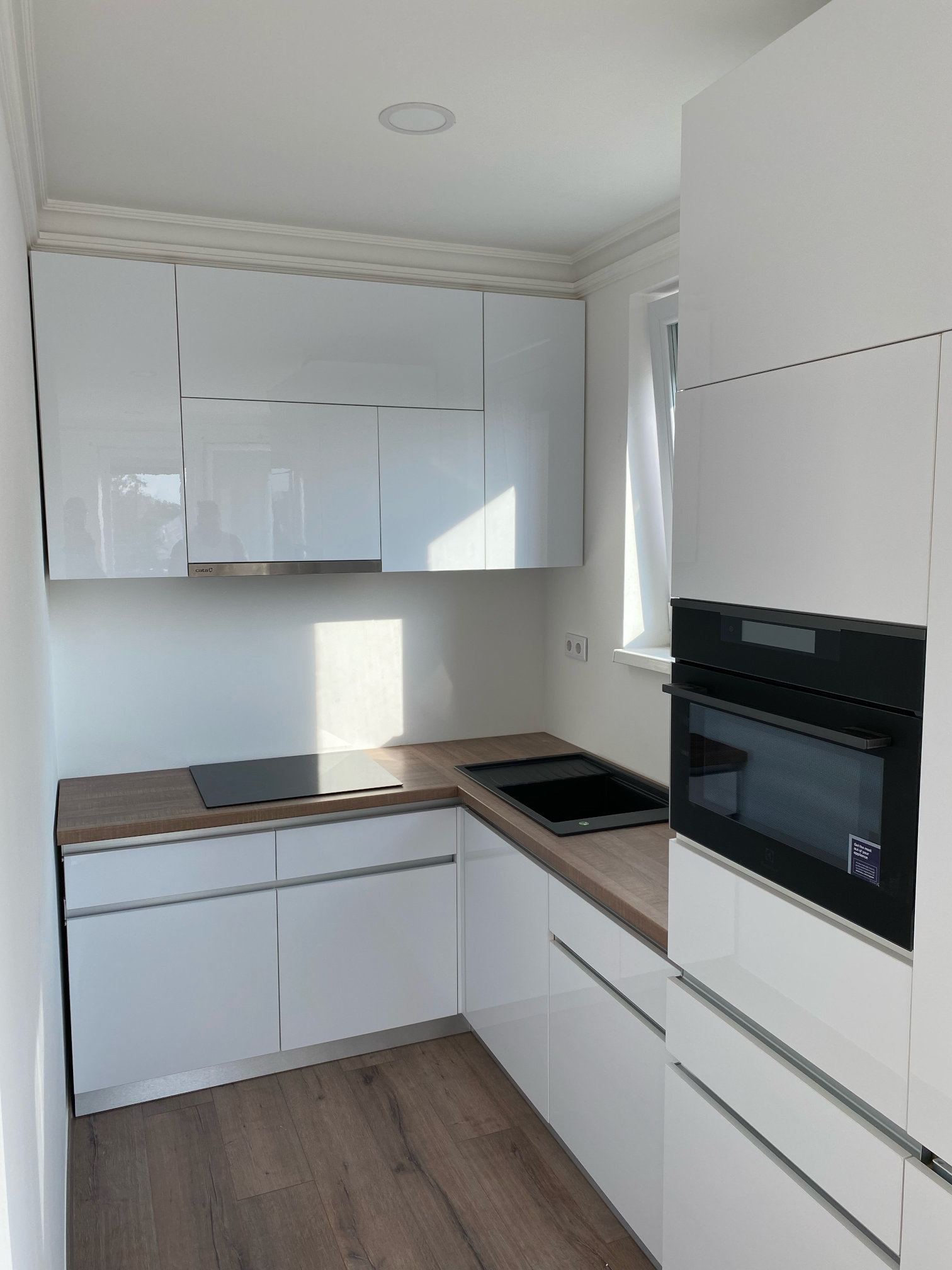 Magasfényű fehér golávals