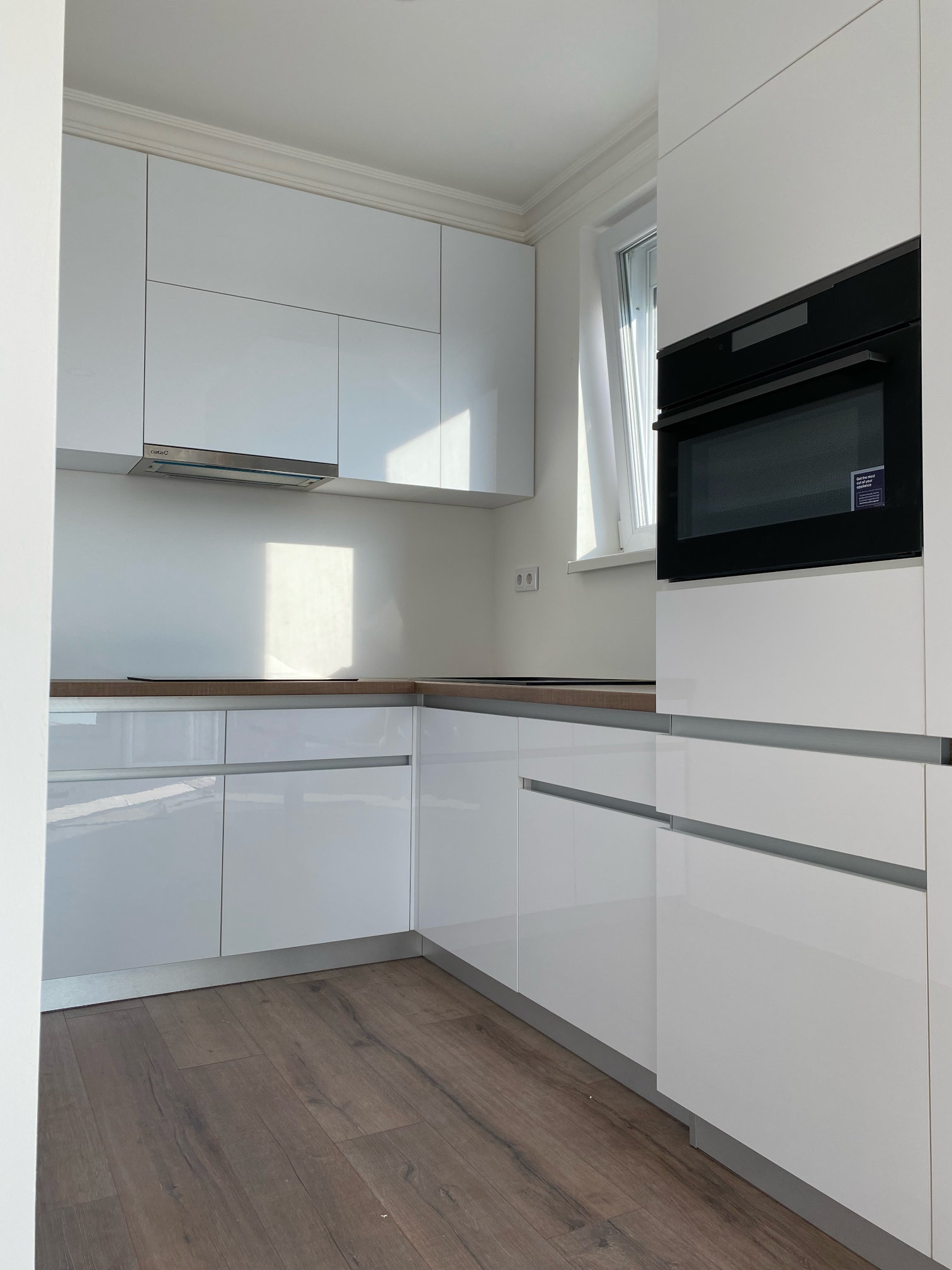 Magasfényű fehér golával