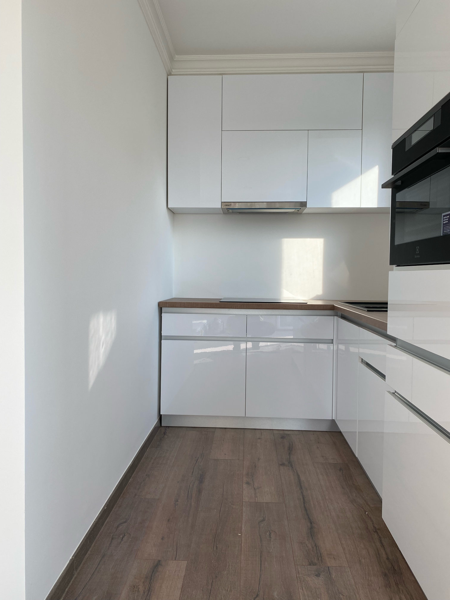 Magasfényű fehér golával