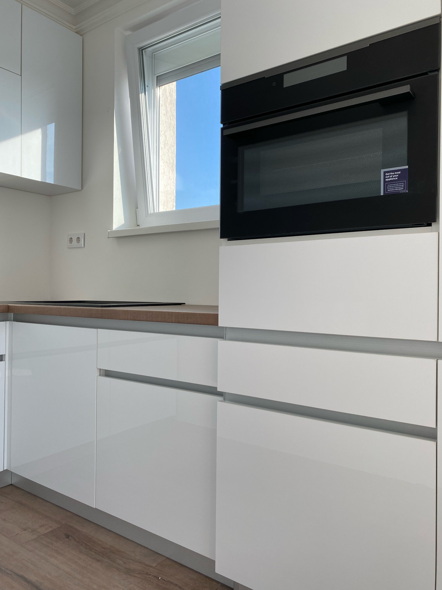 Magasfényű fehér golával