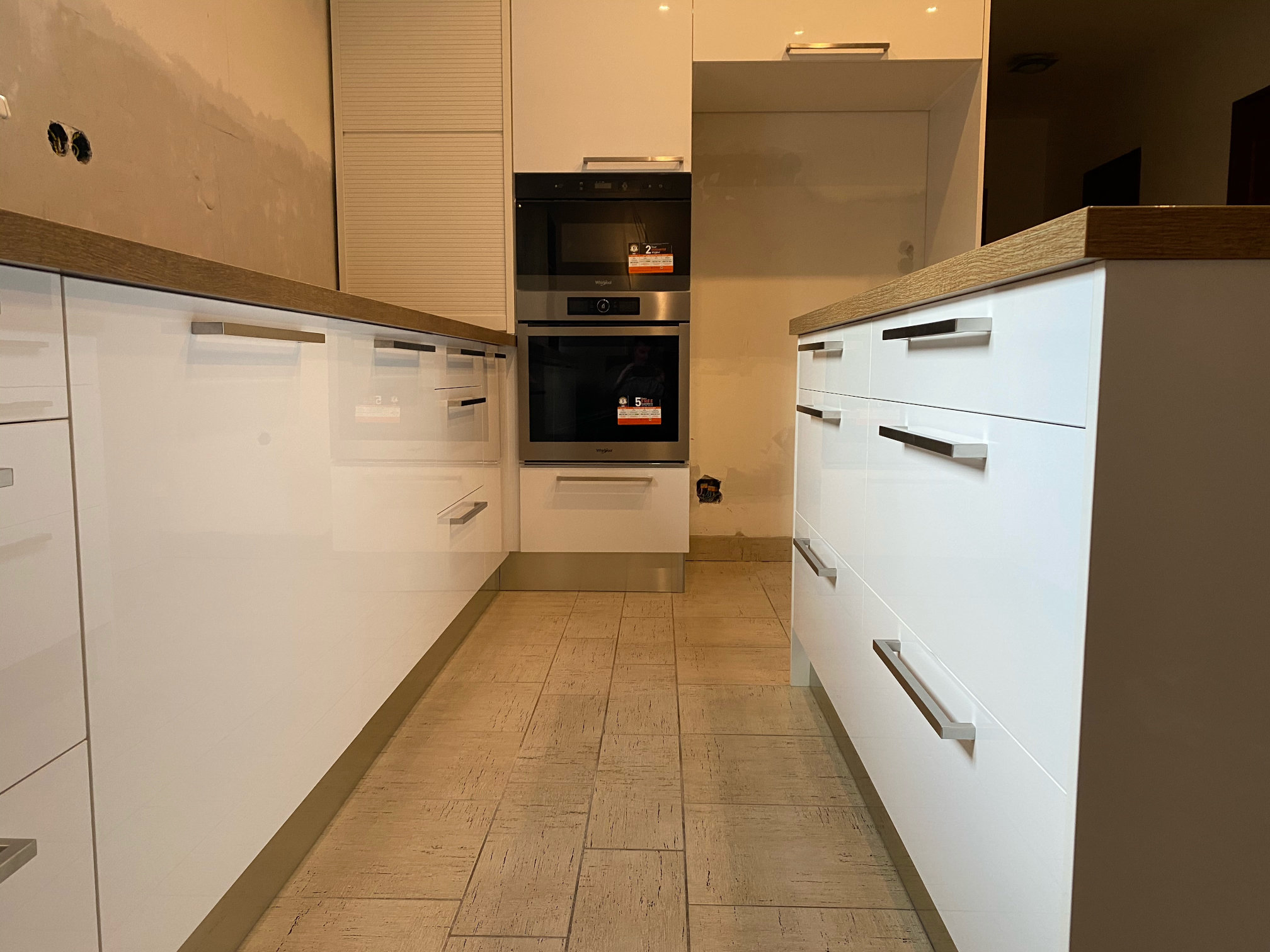 Magasfényű fehér, konyakbarna tölgy