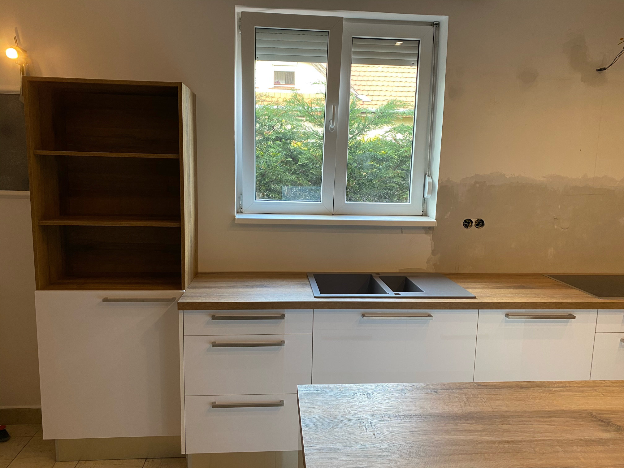 Magasfényű fehér, konyakbarna tölgy