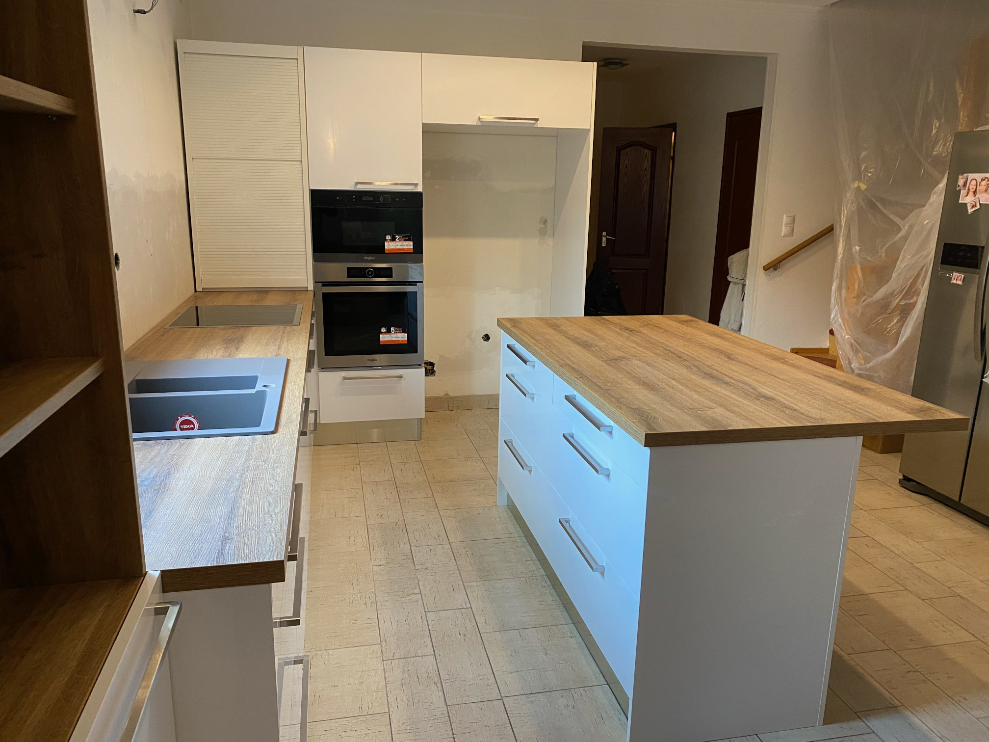 Magasfényű fehér, konyakbarna tölgy