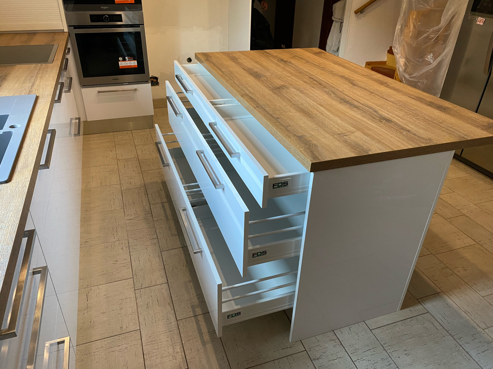 Magasfényű fehér, konyakbarna tölgy