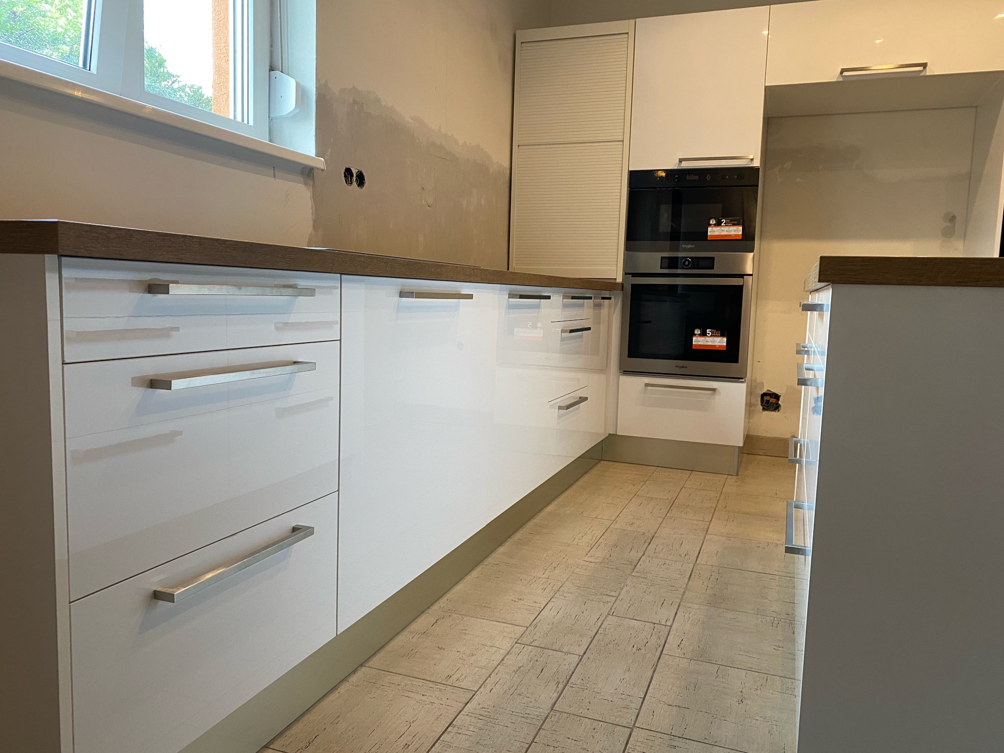 Magasfényű fehér, konyakbarna tölgy