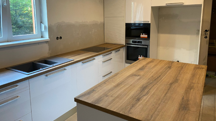 Magasfényű fehér, konyakbarna tölgy