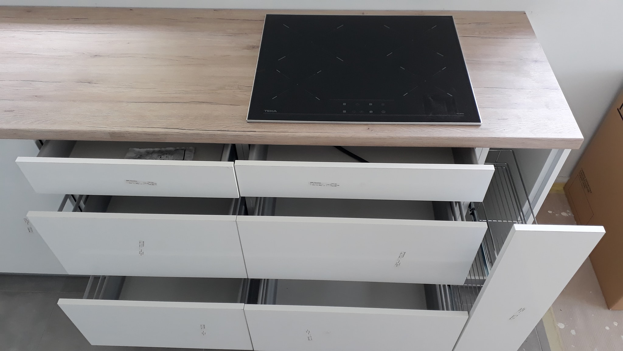 Matt fehér minimál