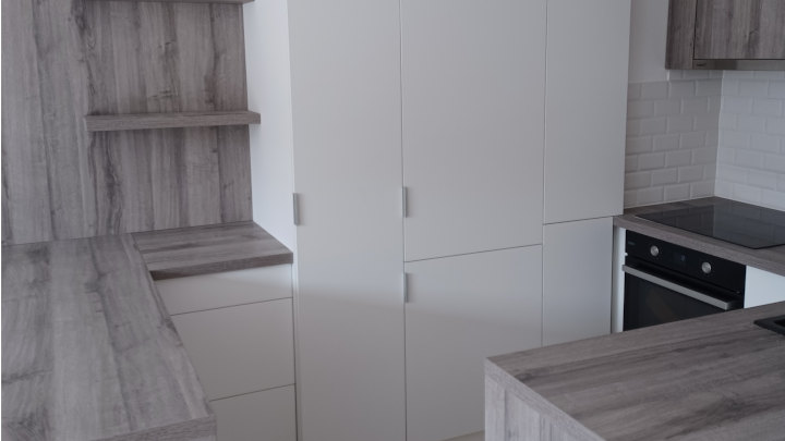 Szürke Sherman tölgy, matt feher minimál